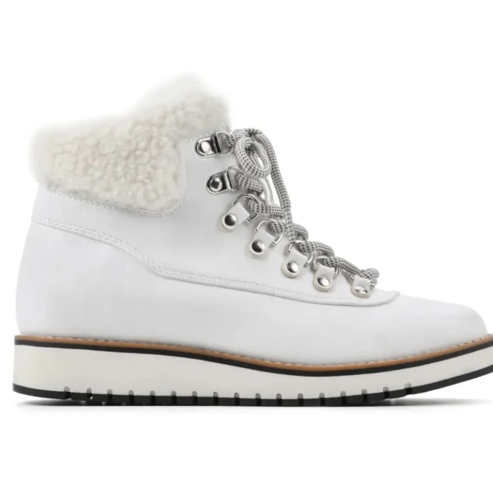 NIB White Mountain White Winter Boots with Black Sole - Size 8.5